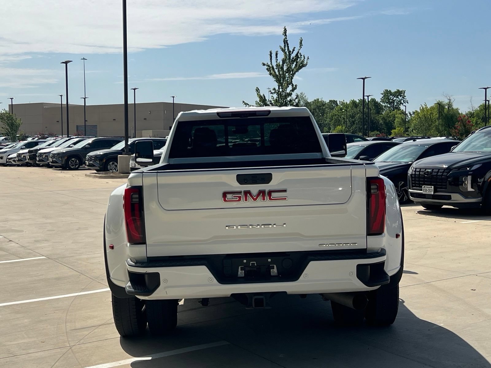 Used 2024 GMC Sierra 3500 Denali w/ Denali Reserve Package AWD/4WD image 12