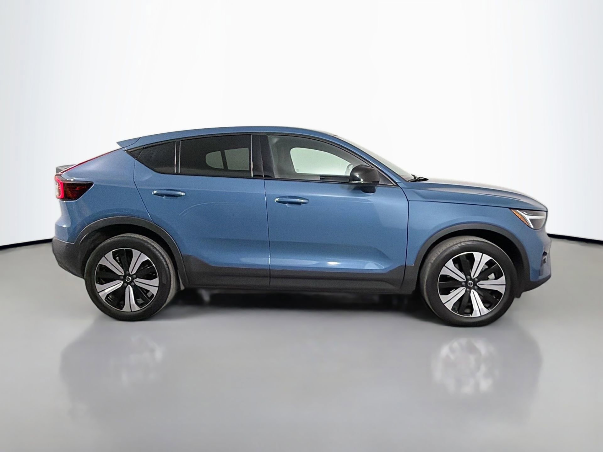 Certified 2023 Volvo C40 P8 Recharge Plus image 5