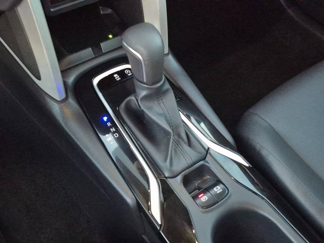 Used 2025 Toyota Corolla Cross XLE image 11