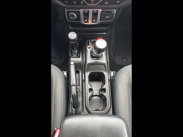 Used 2025 Jeep Wrangler Sport AWD/4WD image 21
