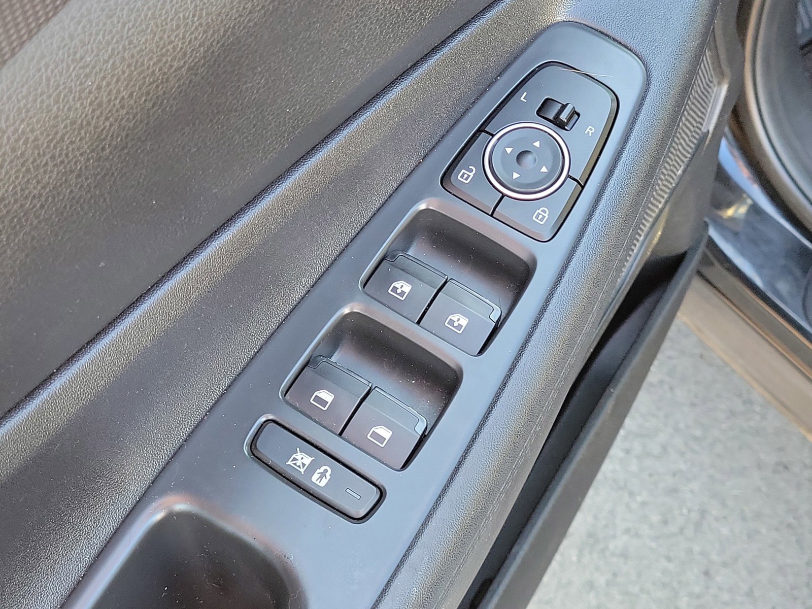 Used 2019 Hyundai Santa Fe SEL image 14