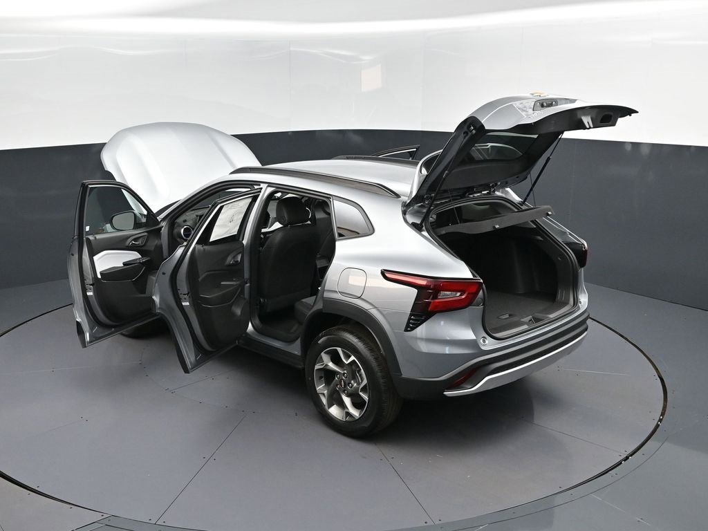 New 2026 Chevrolet Trax LT w/ Driver Confidence Package image 2