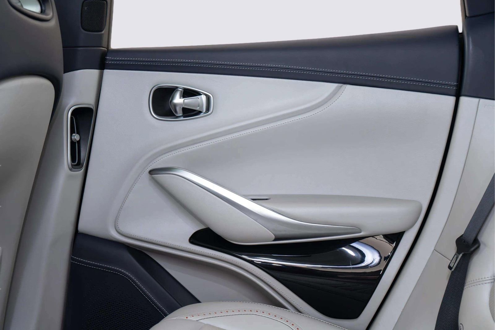 Used 2023 Aston Martin DBX AWD/4WD image 44