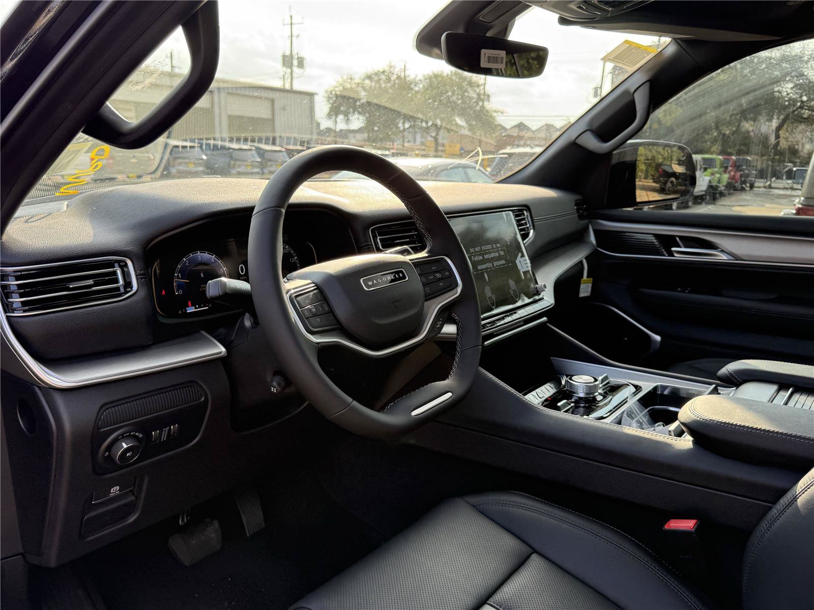 New 2025 Jeep Wagoneer L Series II AWD/4WD image 15