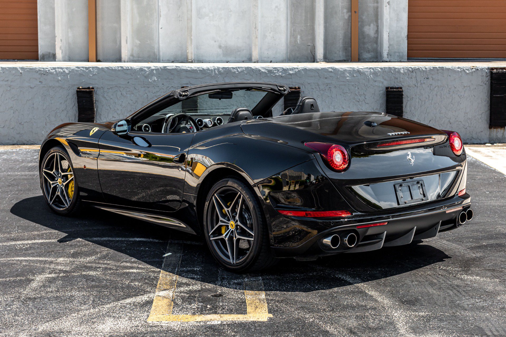 Used 2017 Ferrari California T RWD image 4
