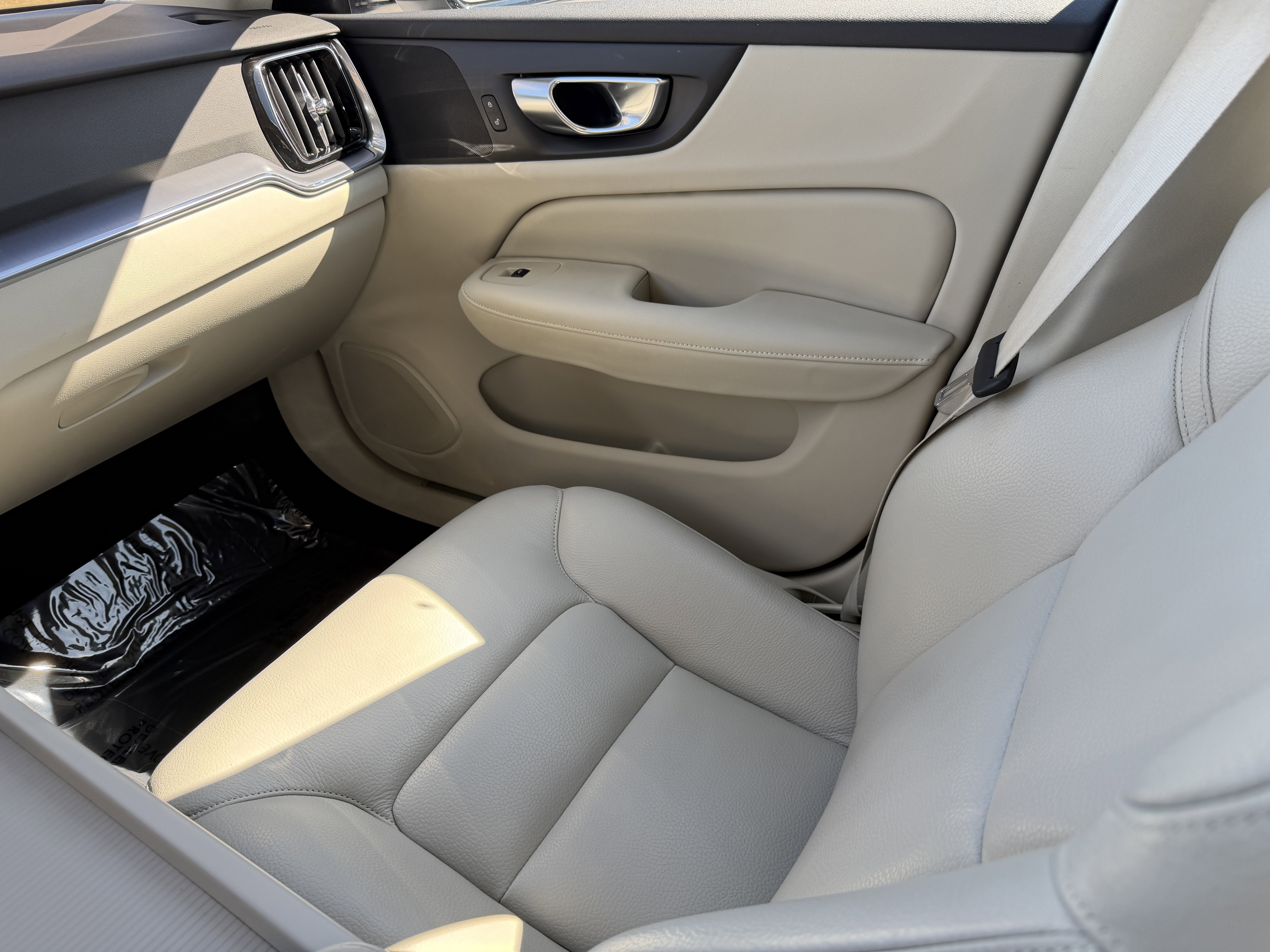 Certified 2025 Volvo S60 B5 Core image 14