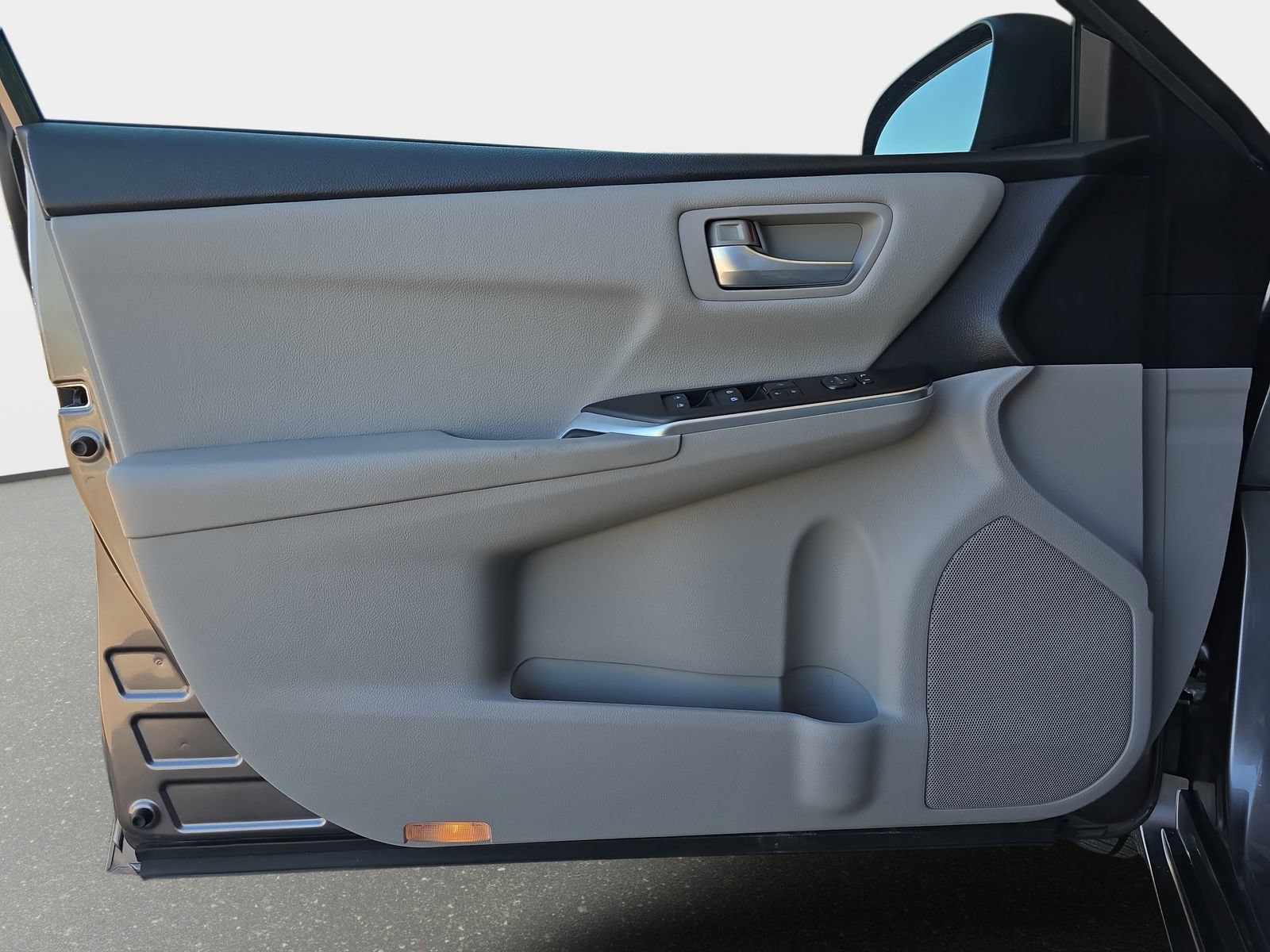 Used 2017 Toyota Camry LE FWD image 27