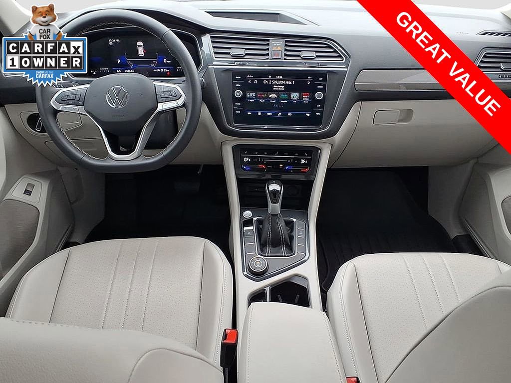 Used 2024 Volkswagen Tiguan SE w/ Panoramic Sunroof Package AWD/4WD image 13