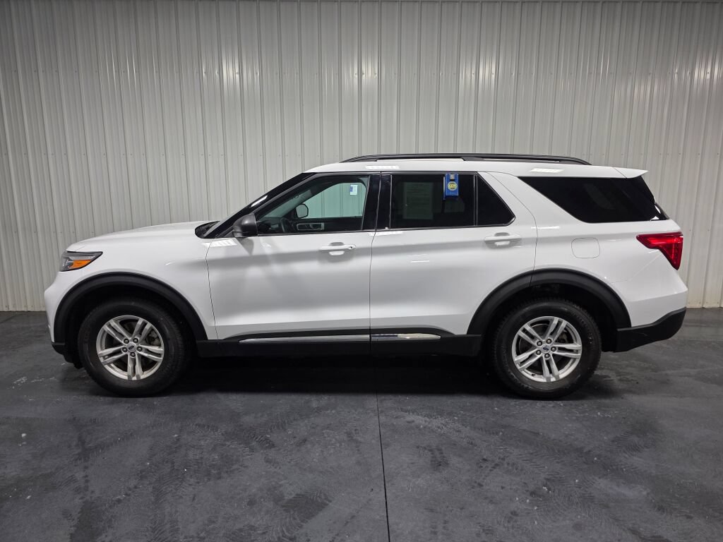 Used 2024 Ford Explorer XLT w/ Equipment Group 202A AWD/4WD image 4