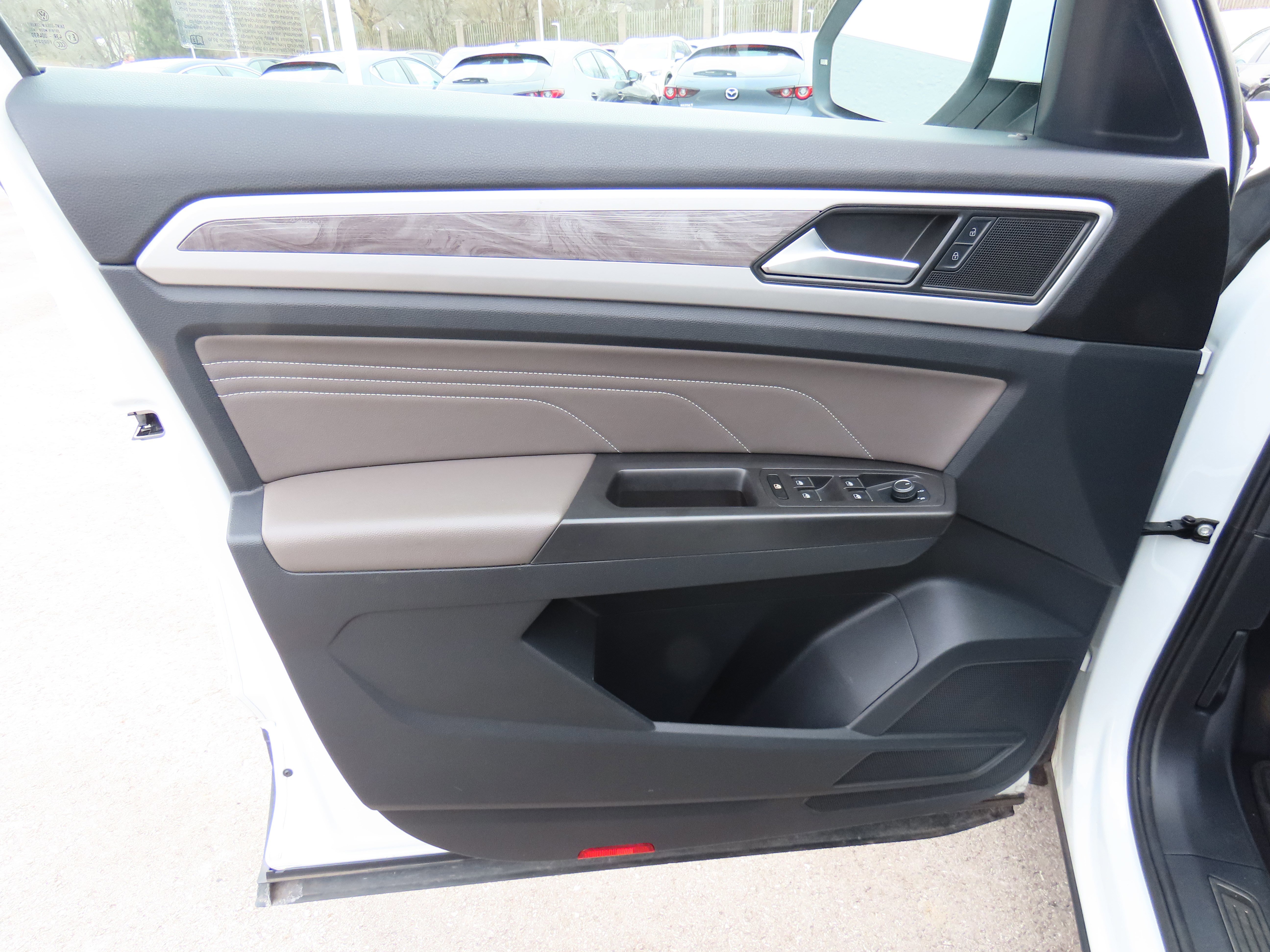 Used 2022 Volkswagen Atlas Cross Sport SE w/ Panoramic Sunroof Package image 24