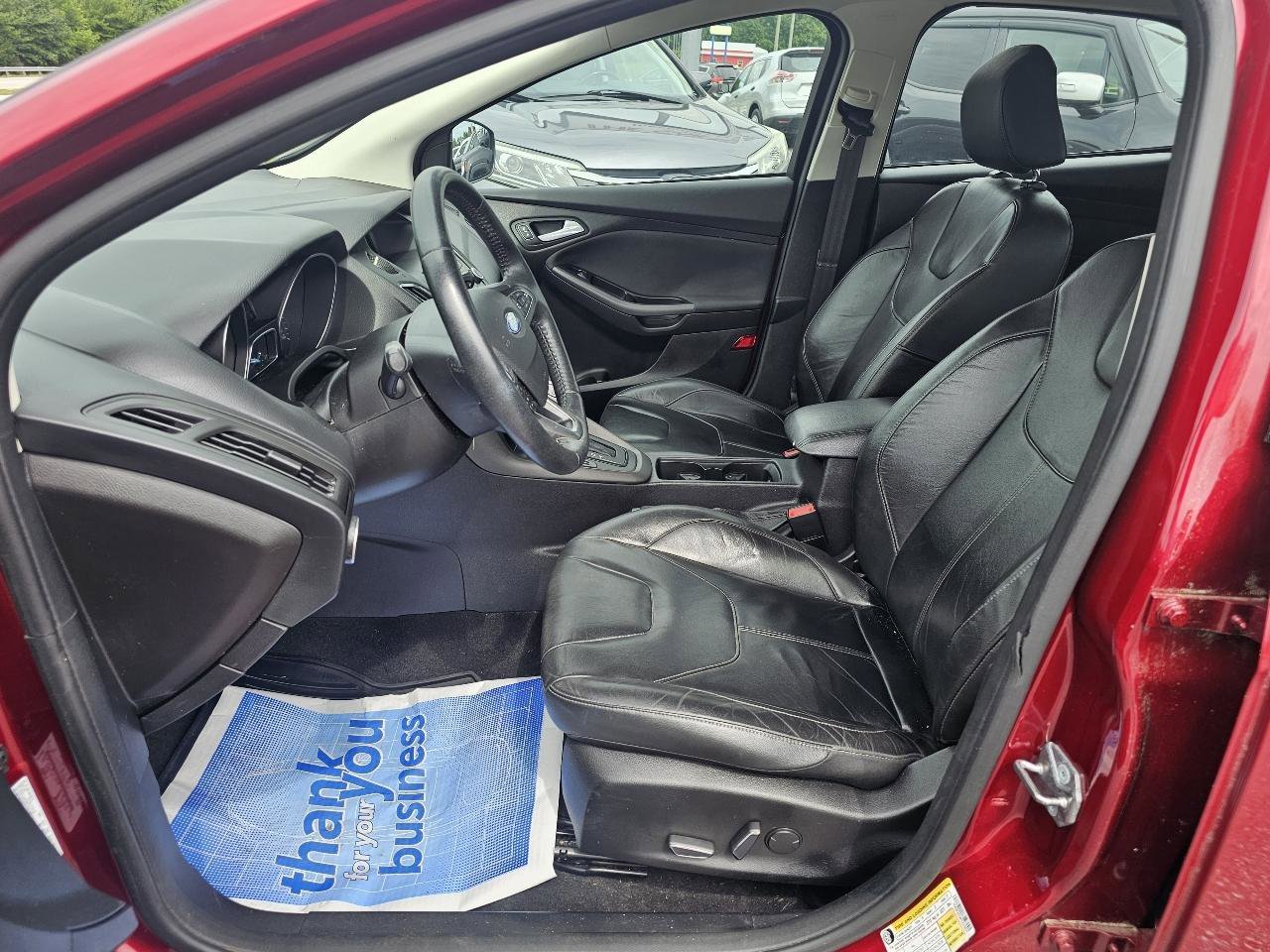 Used 2015 Ford Focus SE w/ Equipment Group 201A image 3