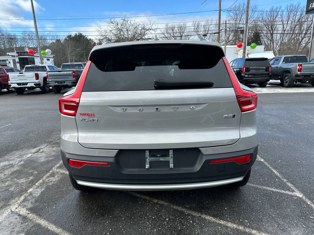 Used 2023 Volvo XC40 B5 Plus w/ Driver Assist Package image 4