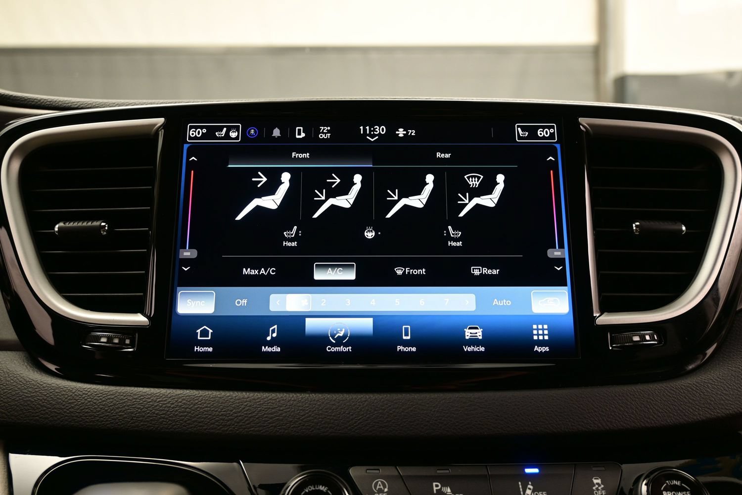 Used 2023 Chrysler Pacifica Touring-L FWD image 22