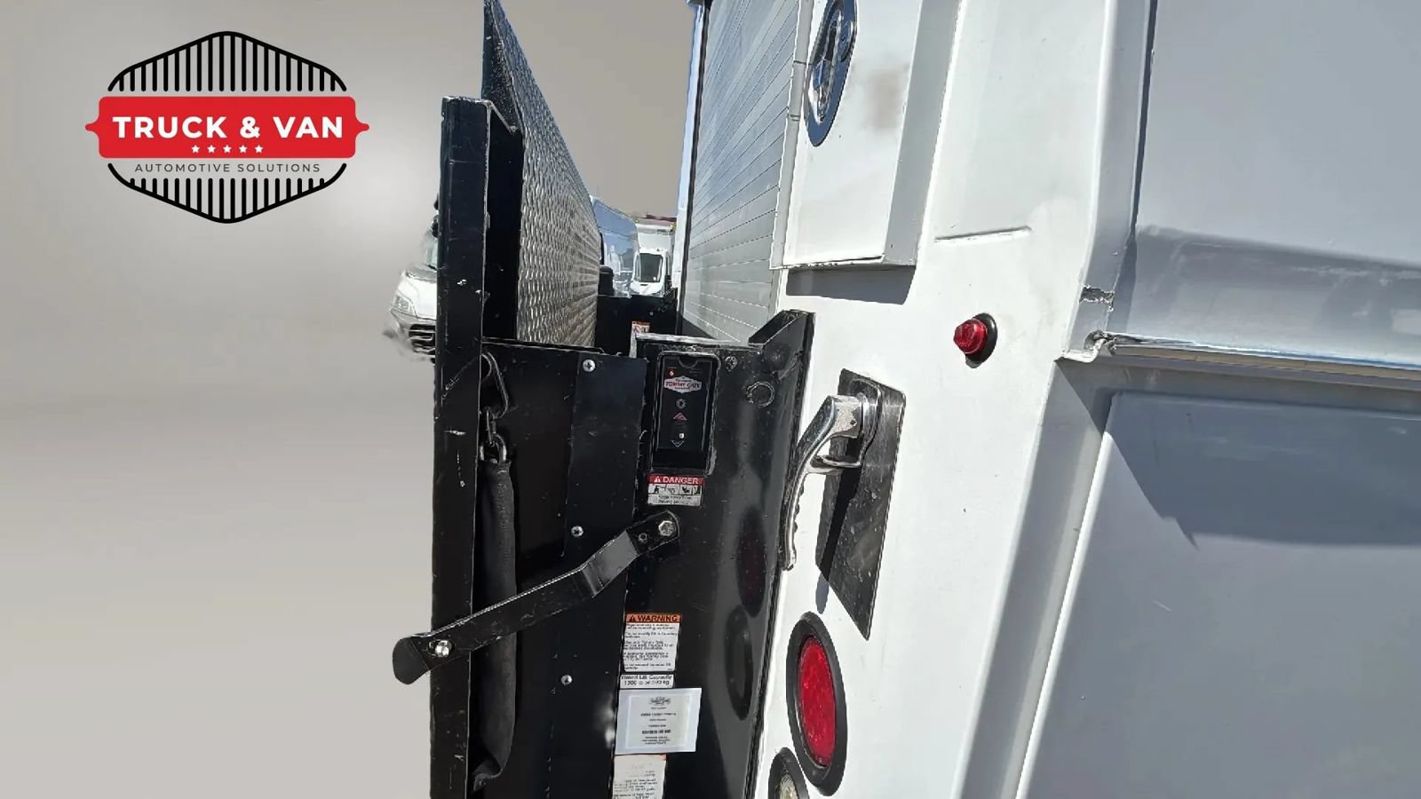 Used 2020 Chevrolet Express 3500 w/ Power Convenience Package RWD image 42