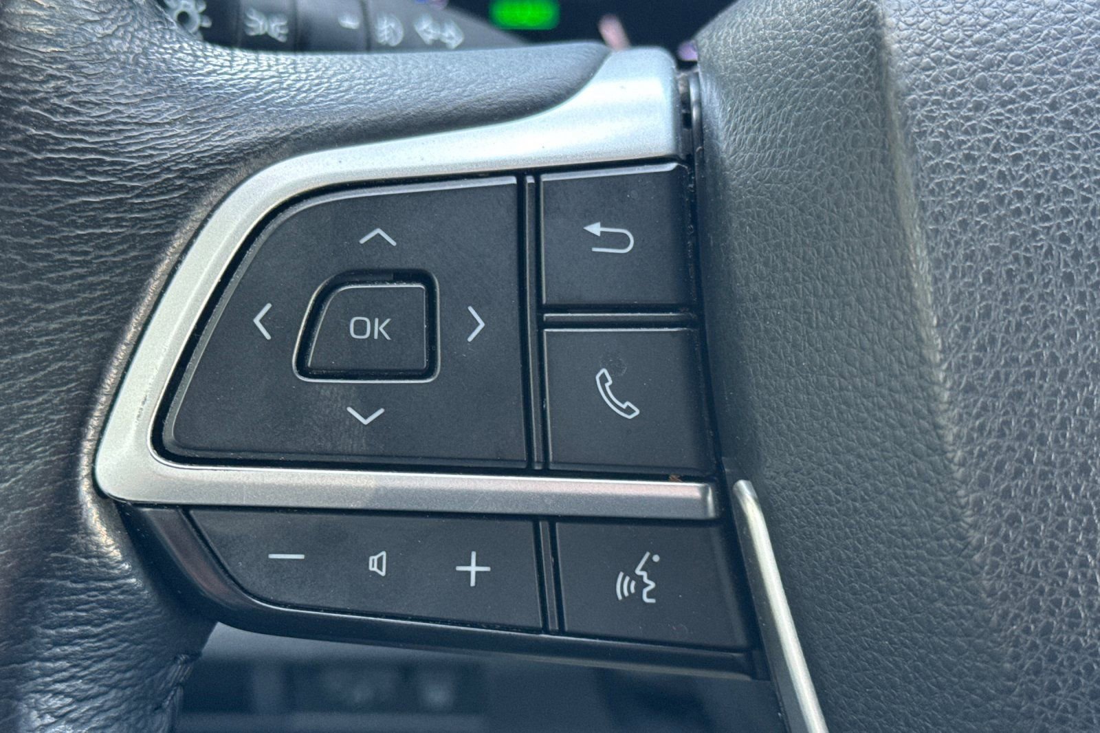 Certified 2023 Toyota Sienna XLE image 33