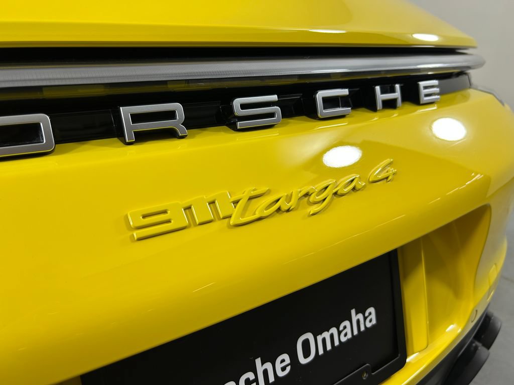 Certified 2024 Porsche 911 Targa 4 AWD/4WD image 12