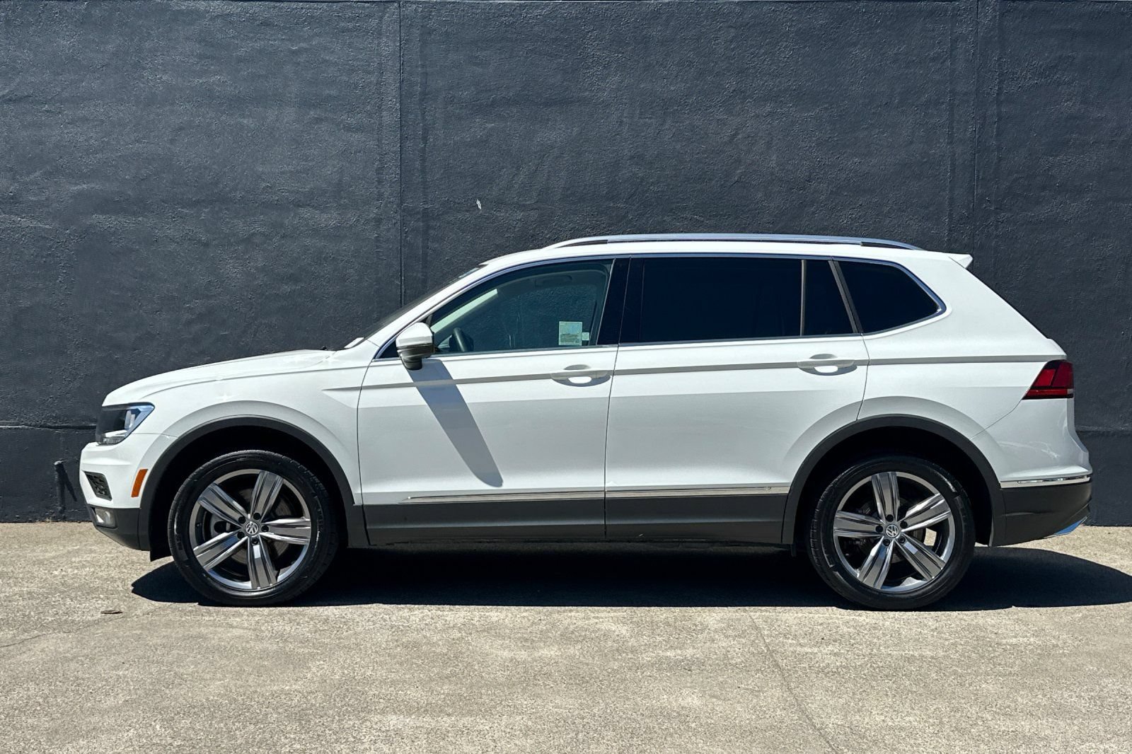 Used 2020 Volkswagen Tiguan SEL AWD/4WD image 5