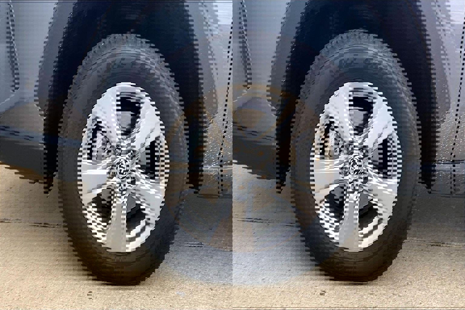 Used 2022 Toyota RAV4 XLE image 11