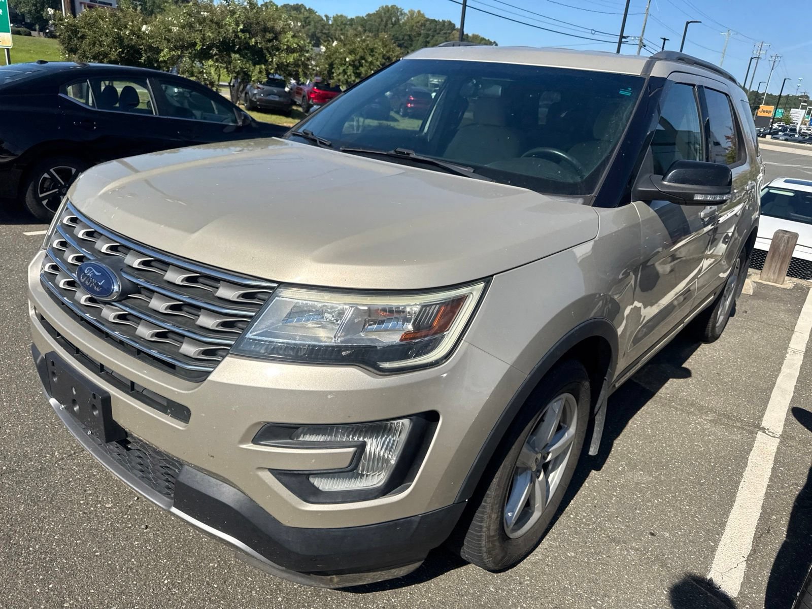 Used 2017 Ford Explorer XLT AWD/4WD image 16