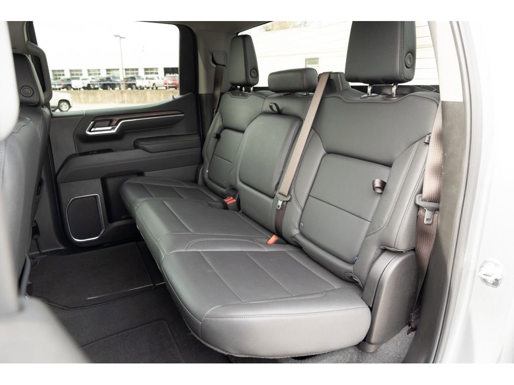 Used 2025 GMC Sierra 1500 SLT image 12