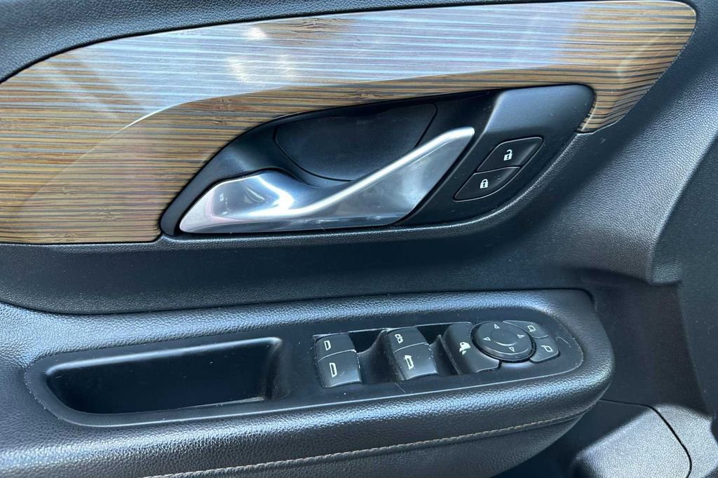 Used 2020 GMC Terrain SLE image 10