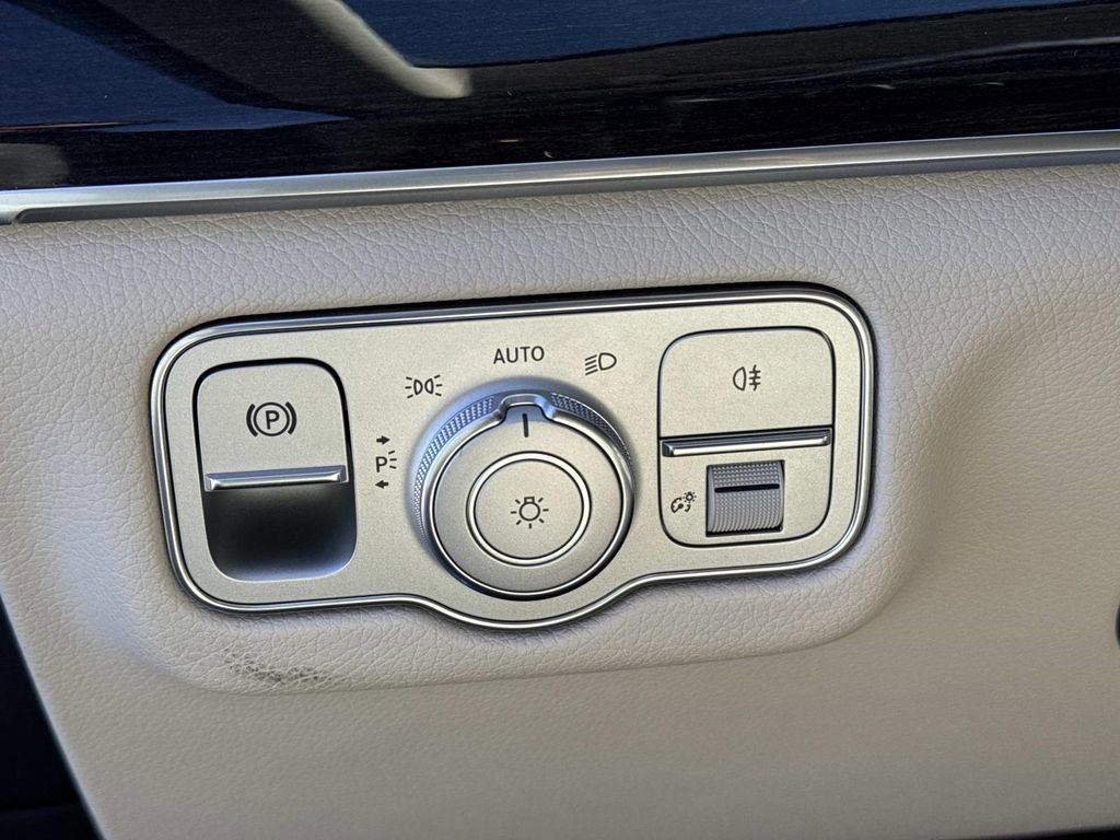 Used 2022 Mercedes-Benz GLS 450 4MATIC image 21