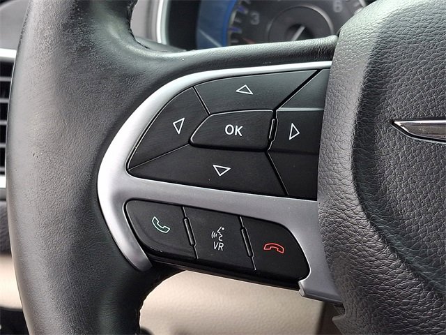 Used 2015 Chrysler 200 Limited w/ Convenience Group image 20