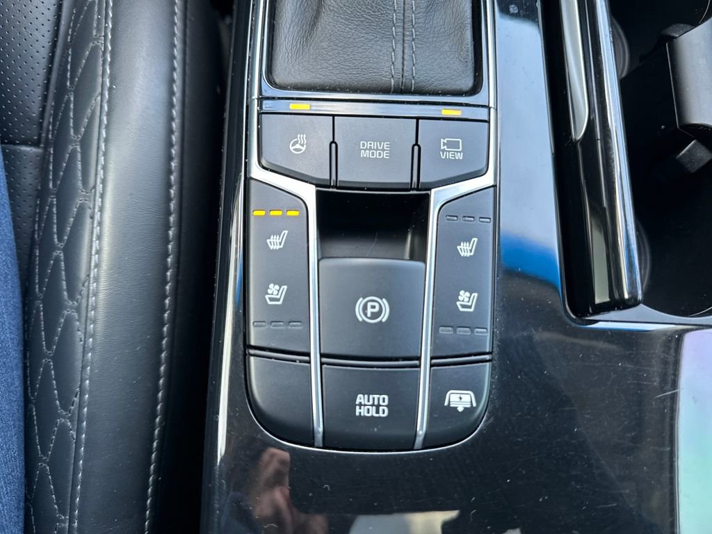 Used 2017 Kia Cadenza Limited image 30