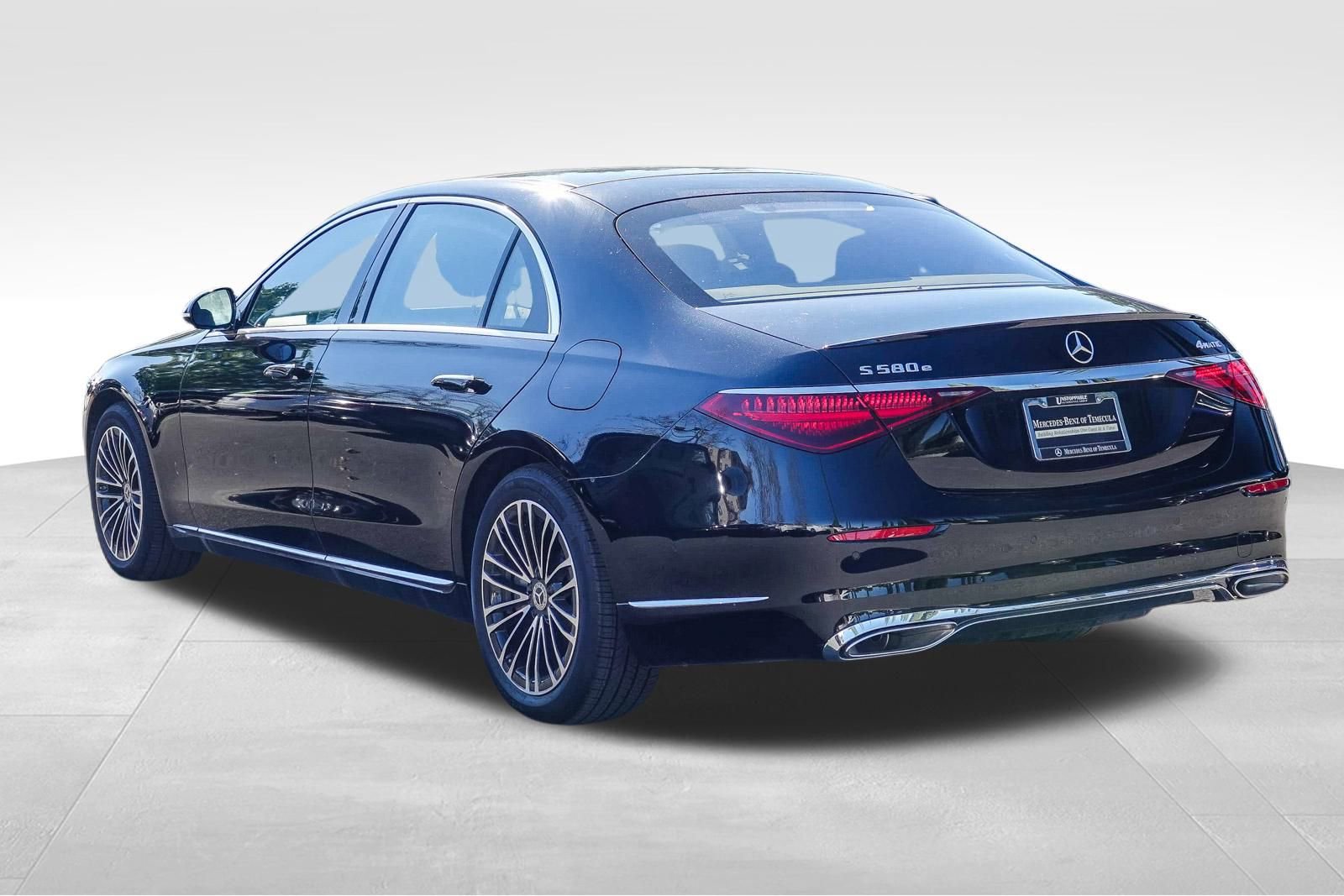 New 2024 Mercedes-Benz S 580e 4MATIC Sedan image 4