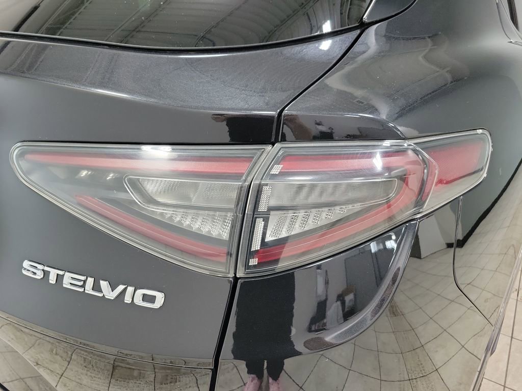 Used 2024 Alfa Romeo Stelvio Ti image 12