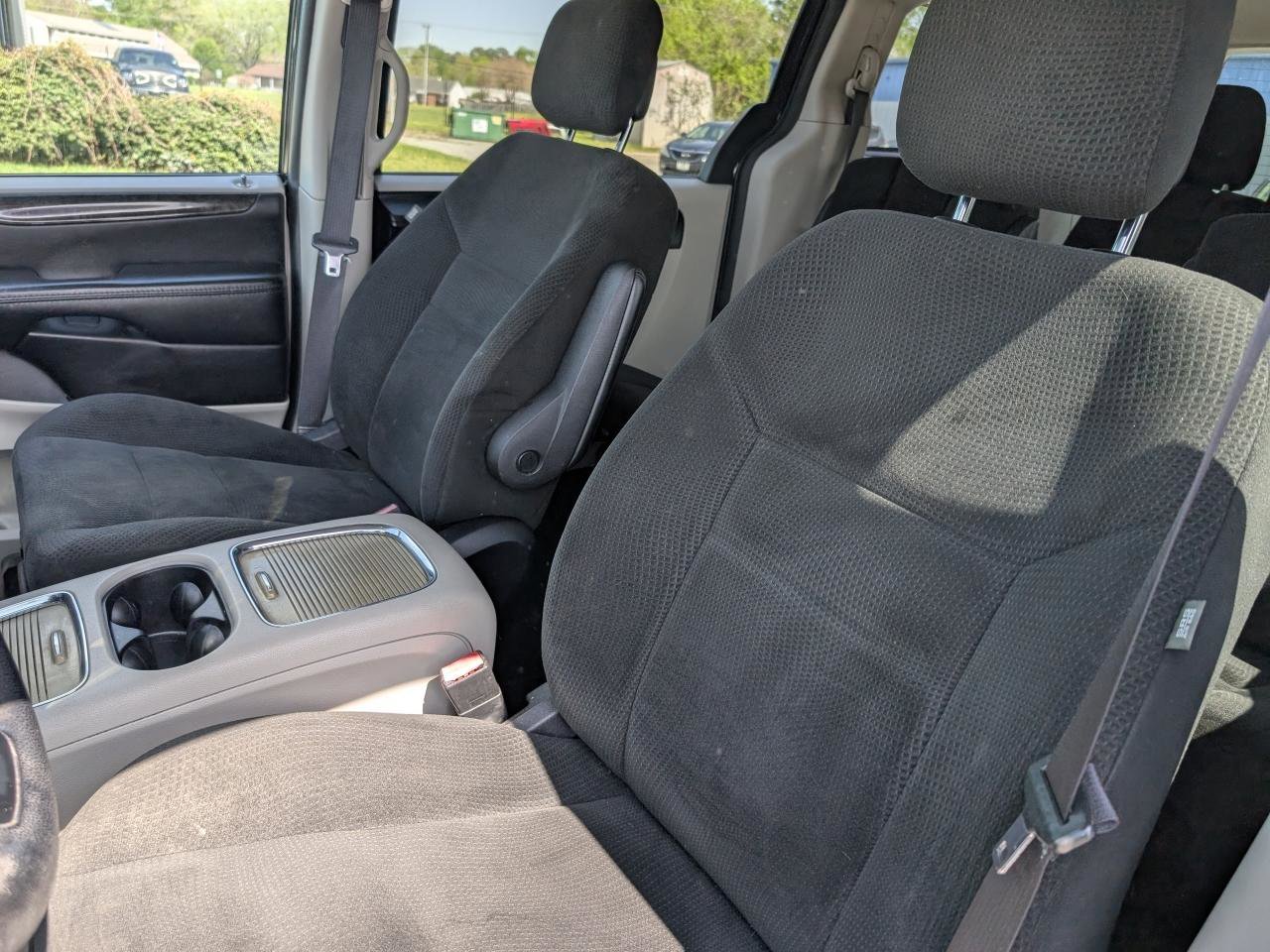 Used 2015 Dodge Grand Caravan SXT image 14