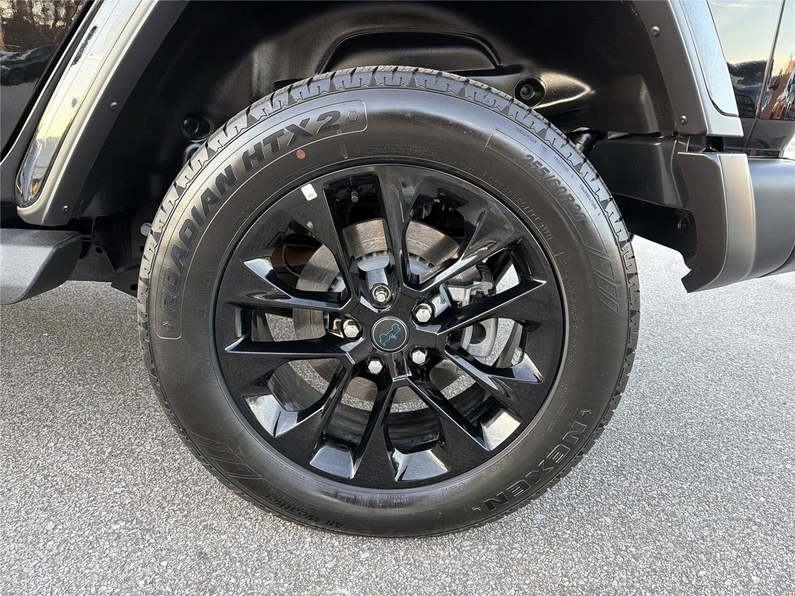 Used 2025 Jeep Wrangler Sahara image 20