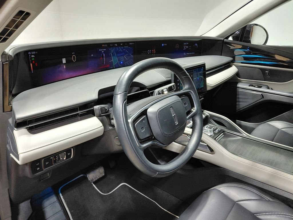 Used 2025 Lincoln Nautilus Premier image 21