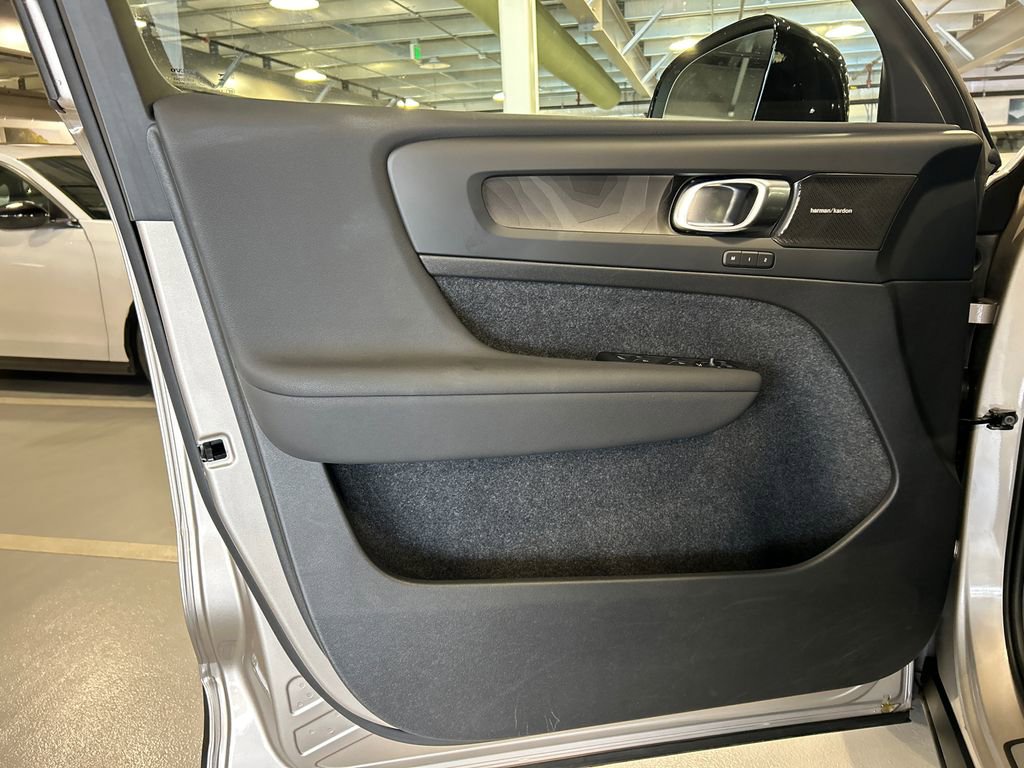 Certified 2023 Volvo XC40 Recharge Ultimate w/ Protection Package Premier AWD/4WD image 9