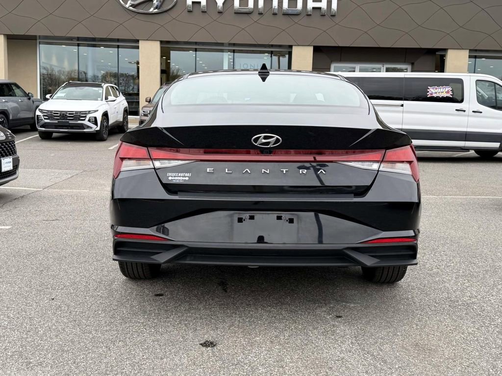 Certified 2023 Hyundai Elantra SEL w/ Convenience Package FWD image 6
