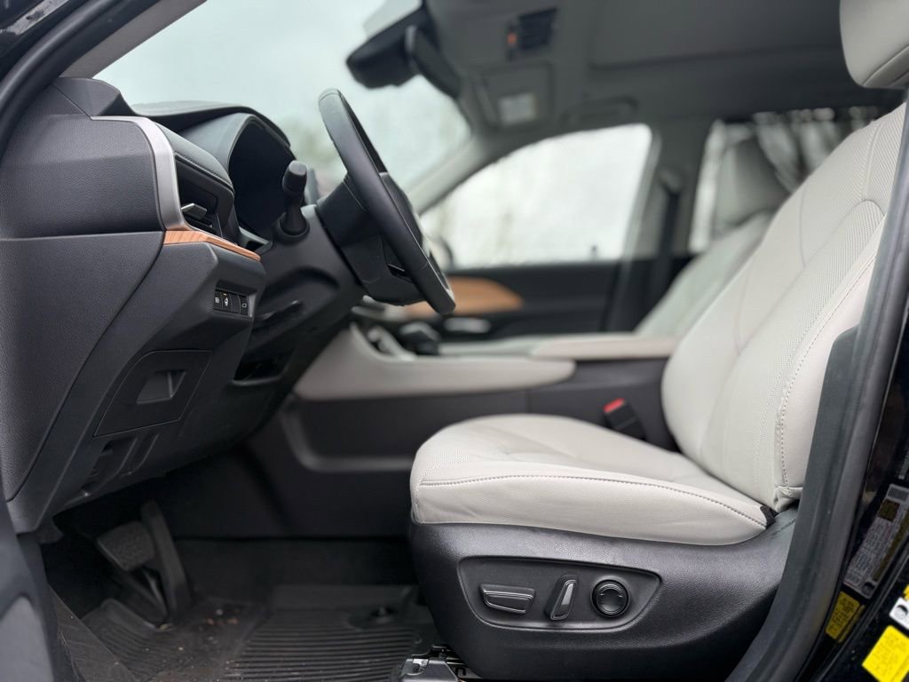 Certified 2025 Toyota Grand Highlander Limited image 12