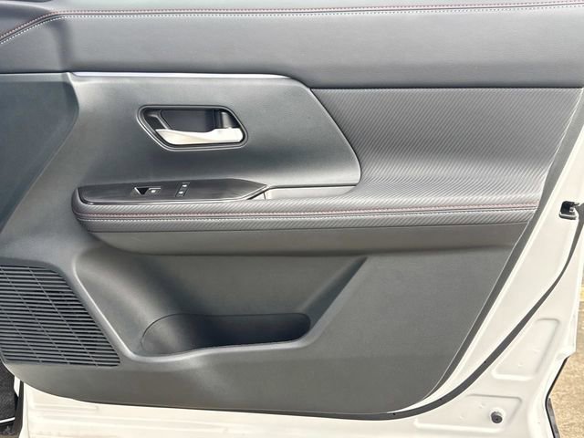Used 2025 Nissan Kicks SR FWD image 19