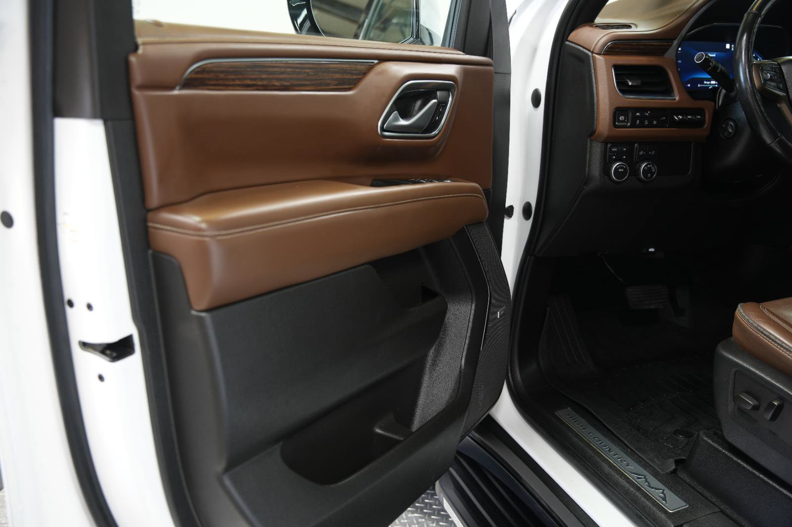 Used 2022 Chevrolet Tahoe High Country AWD/4WD image 26