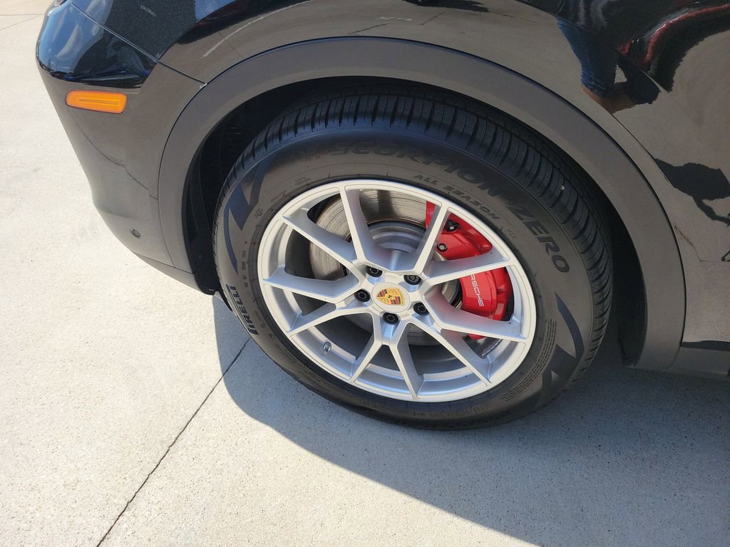 Used 2025 Porsche Cayenne S image 10