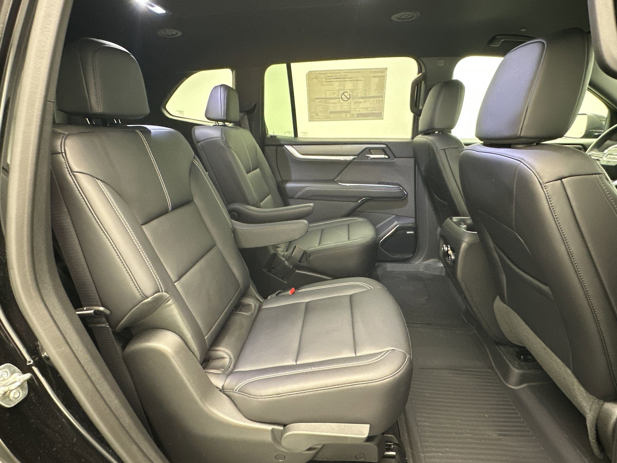 Used 2025 GMC Acadia Elevation w/ Elevation Premium Package image 28