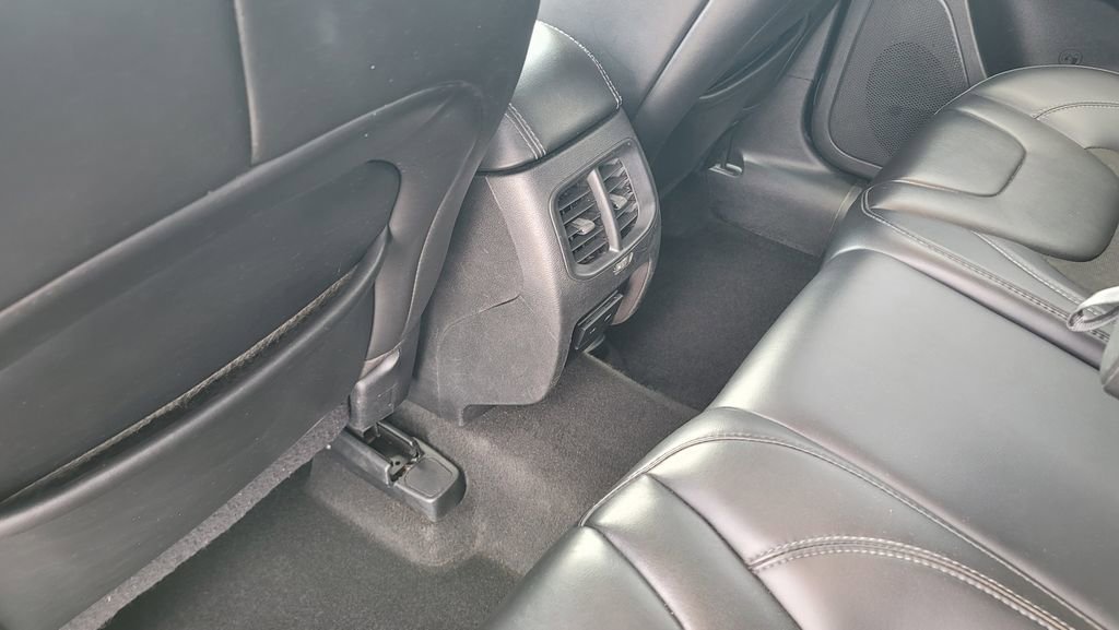 Used 2019 Jeep Cherokee Latitude Plus w/ Cold Weather Group image 26