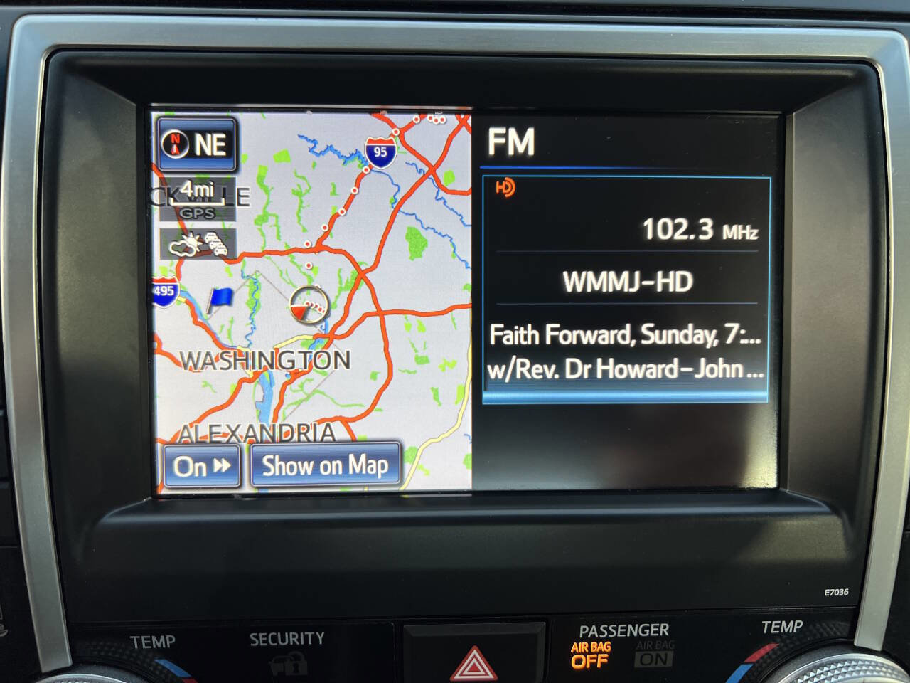 Used 2012 Toyota Camry XLE w/ Leather Pkg FWD image 17