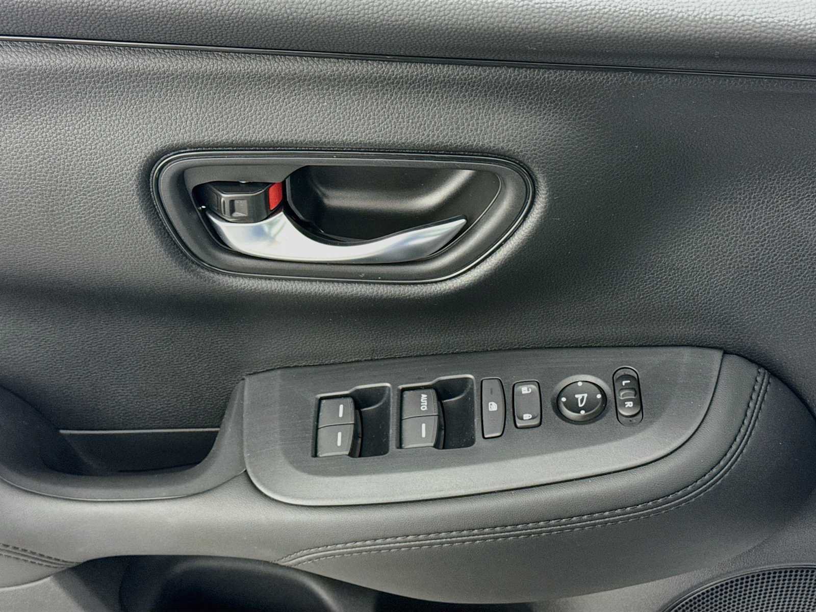 Certified 2027 Honda HR-V LX image 17