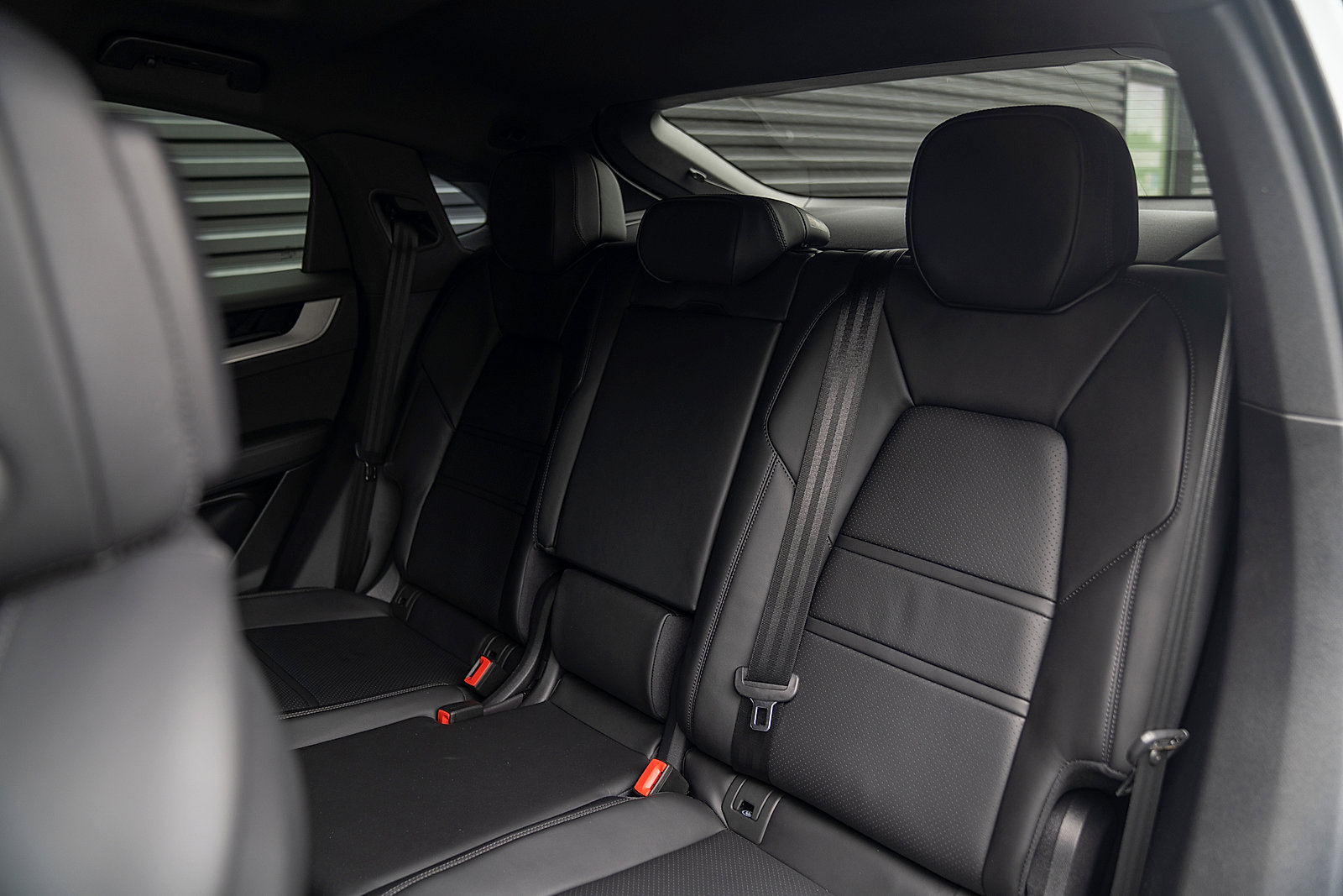 Used 2025 Porsche Cayenne Coupe image 21