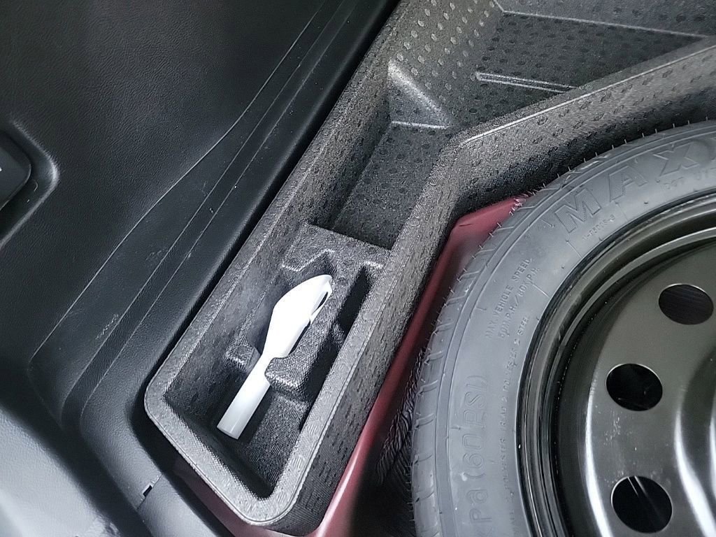 Certified 2022 Ford Edge ST-Line w/ Class II Trailer Tow Package image 30