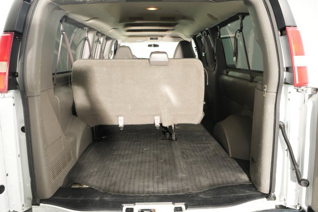 Used 2008 Chevrolet Express 3500 Extended Passenger RWD image 27