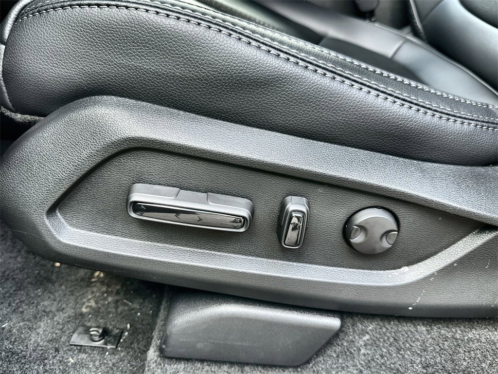 New 2025 Honda Pilot Touring image 14