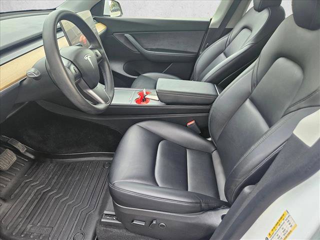 Used 2022 Tesla Model Y Long Range image 16