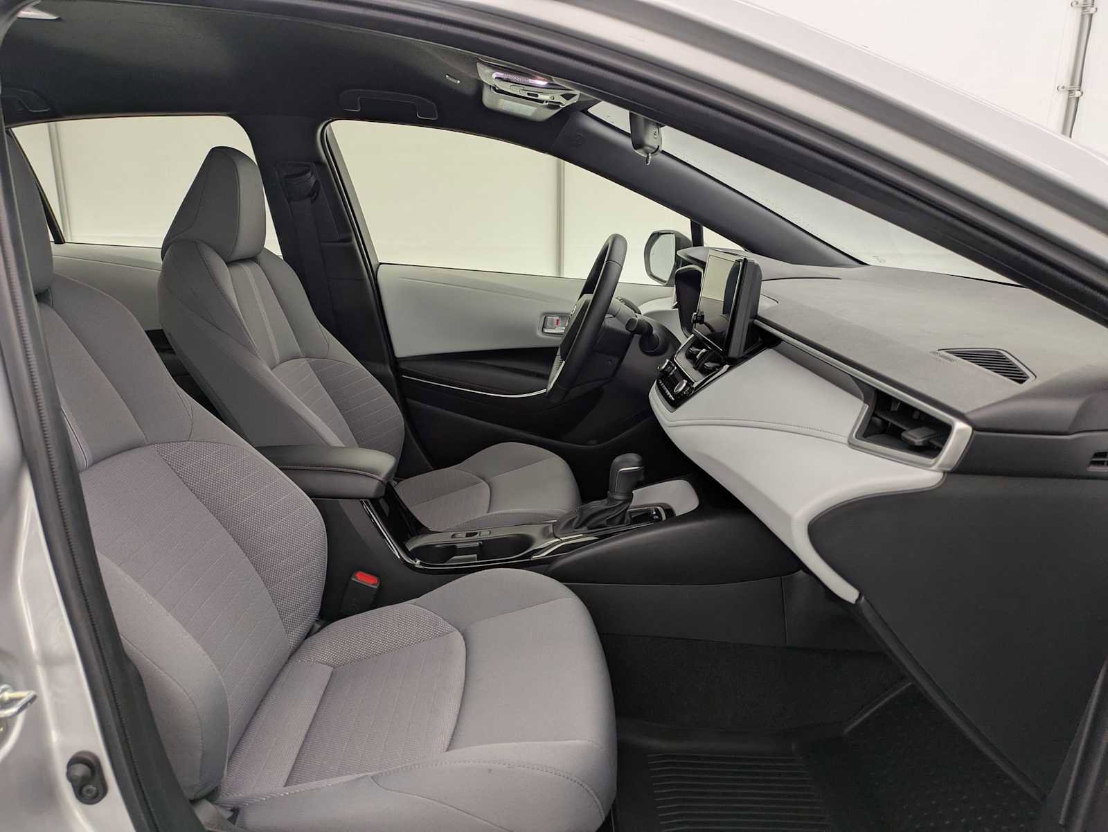 Used 2025 Toyota Corolla SE w/ Convenience Package FWD image 22