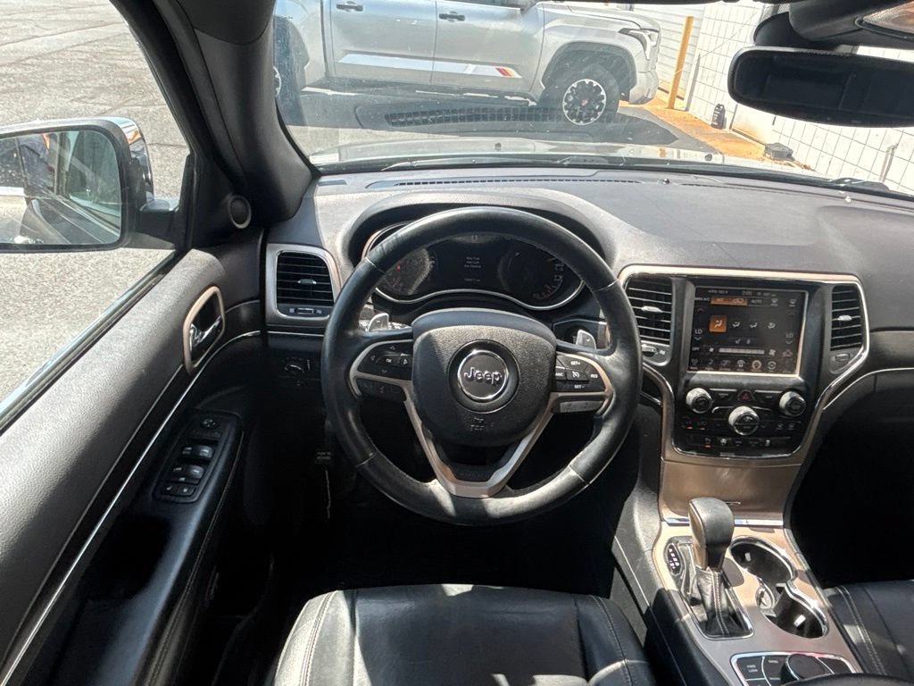 Used 2017 Jeep Grand Cherokee Limited AWD/4WD image 2